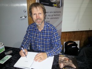 Boksignering på Østfoldkattens utstilling i Mossehallen 20. oktober 2012.